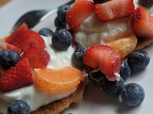 Stroopwafel with fruits and yoghurt