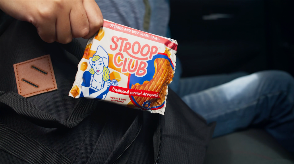 A video showing use of stroop club stroopwafels.
